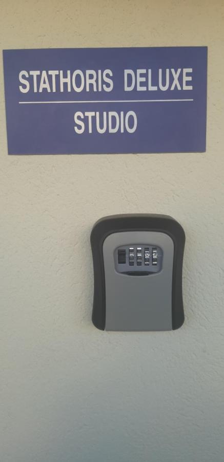 Stathoris Deluxe Studio Néa Péramos Εξωτερικό φωτογραφία